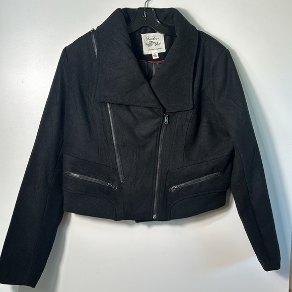 MARALYN&ME CROPPED BLACK SIDE ZIPPER JACKET IN SIZE XL - Picture 3 of 9